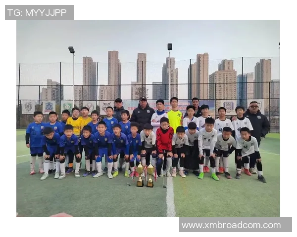 山东足球队奋勇拼搏力争佳绩展现新风貌与球迷共创辉煌未来