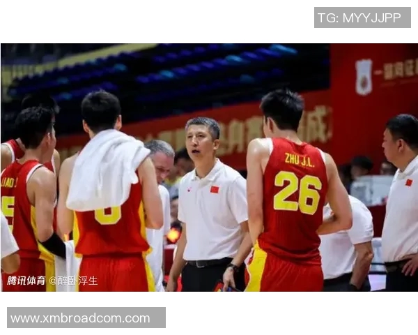 曾凡博调侃周琦儿子亲密无间自己抱孩子已经习惯了